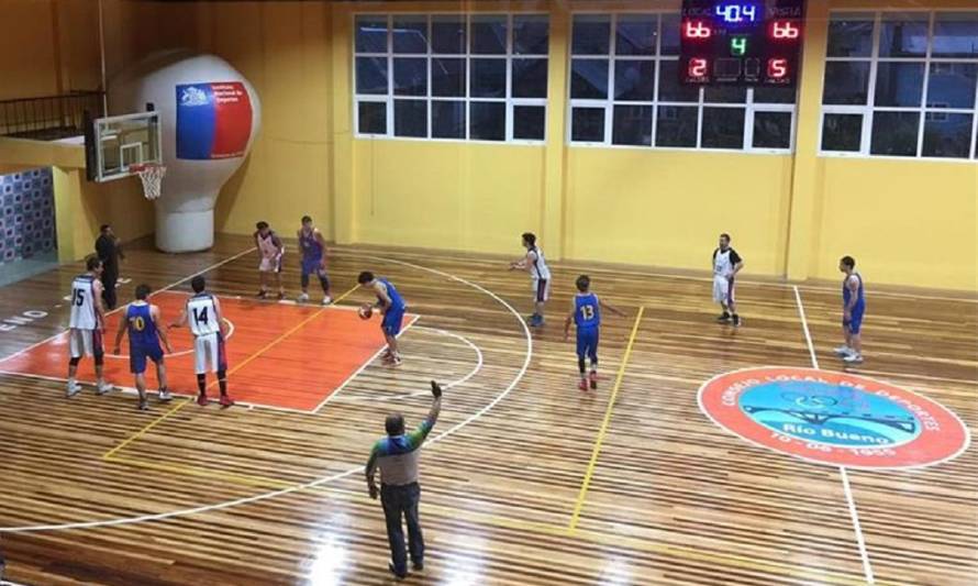 Obras en recintos deportivos aportan a reactivación económica en Los Ríos