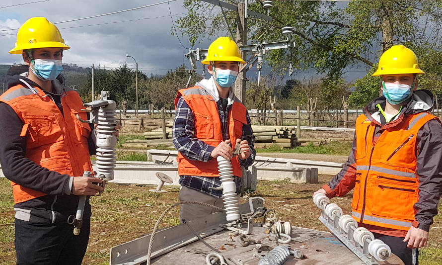 Socoepa realiza inédito curso de ayudante de liniero en Paillaco