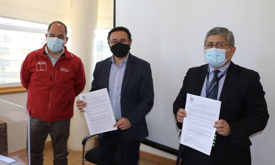 Servicio de Salud Valdivia firma convenio con la  Municipalidad de Máfil