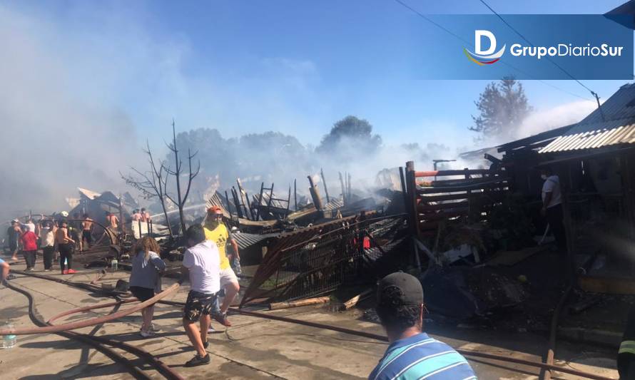 Incendio múltiple en Máfil habría dejado al menos 12 casas afectadas