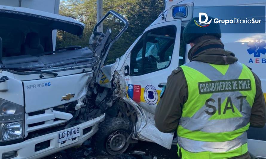 Investigan colisión entre ambulancia y camión en la ruta Coyhaique-Puerto Aysén
