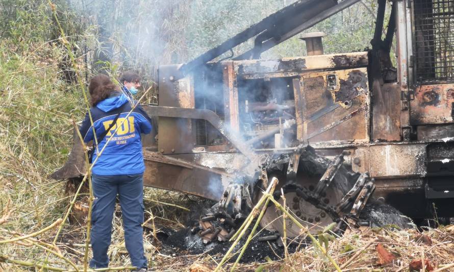 Panguipulli: Encapuchados quemaron maquinaria en fundo Santa Trinidad