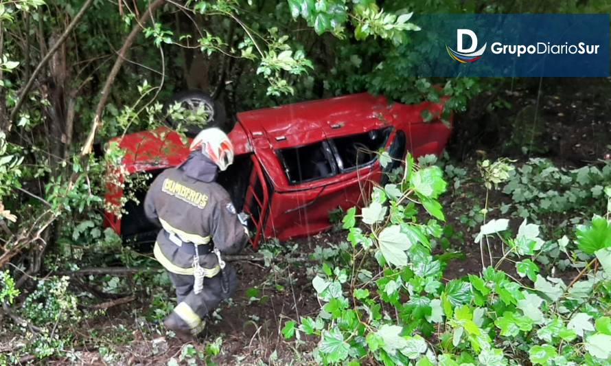 Dos lesionados en accidente vehicular en ruta Futrono-Nontuelá