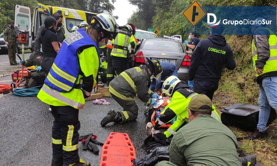 Colisión frontal en ruta Valdivia-Paillaco deja al menos 4 lesionados 