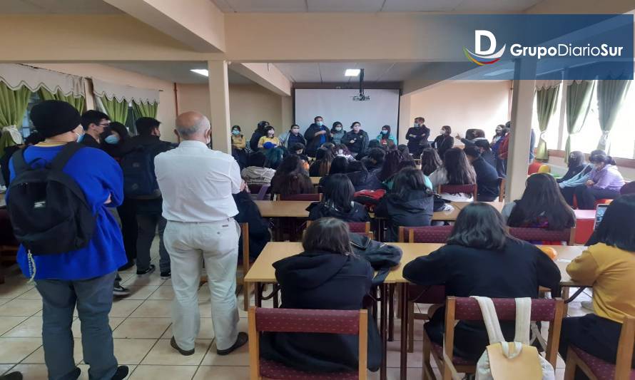 Estudiantes de liceo de Paillaco paralizan las clases ante investigación de abuso sexual 