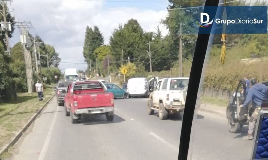 Se reporta colisión vehicular en la salida sur de Valdivia