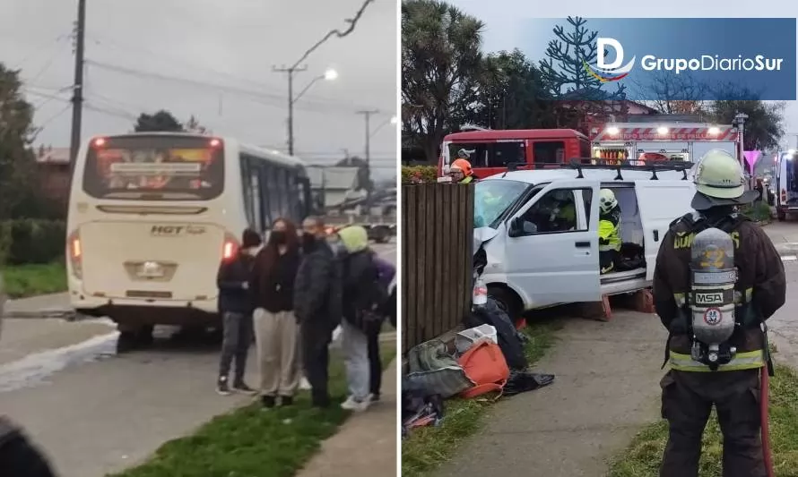 Furgón de trabajadores colisionó con bus escolar en Paillaco