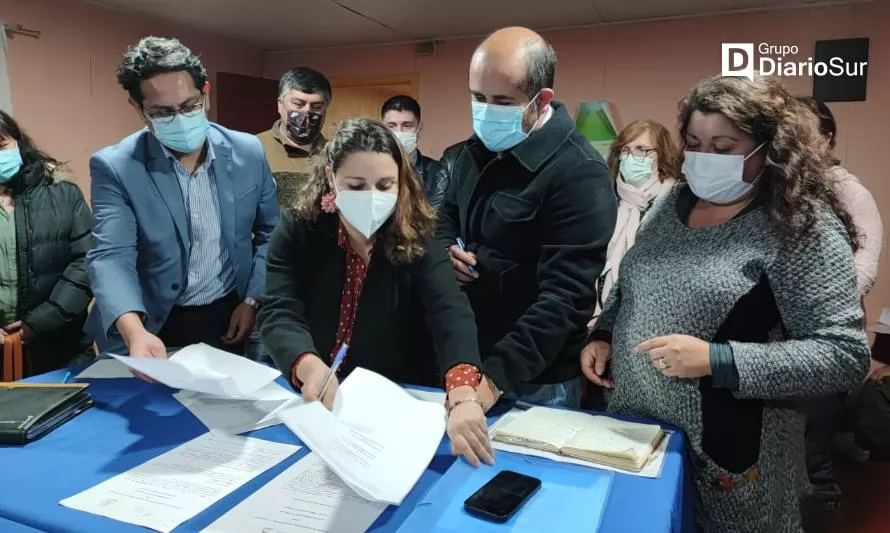 Municipios de Valdivia y Paillaco firman convenio para atenciones médicas en sector rural