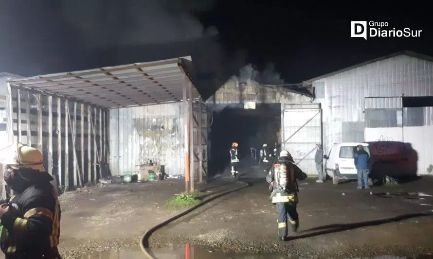 Incendio en galpón movilizó a Bomberos de Paillaco