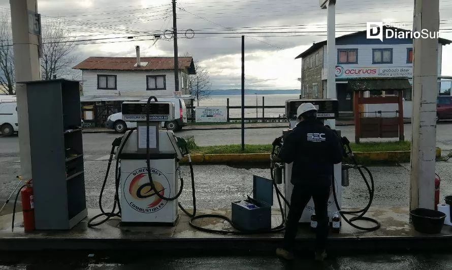 En Lago Ranco fiscalizan calidad del combustible vendido en estaciones de servicio 
