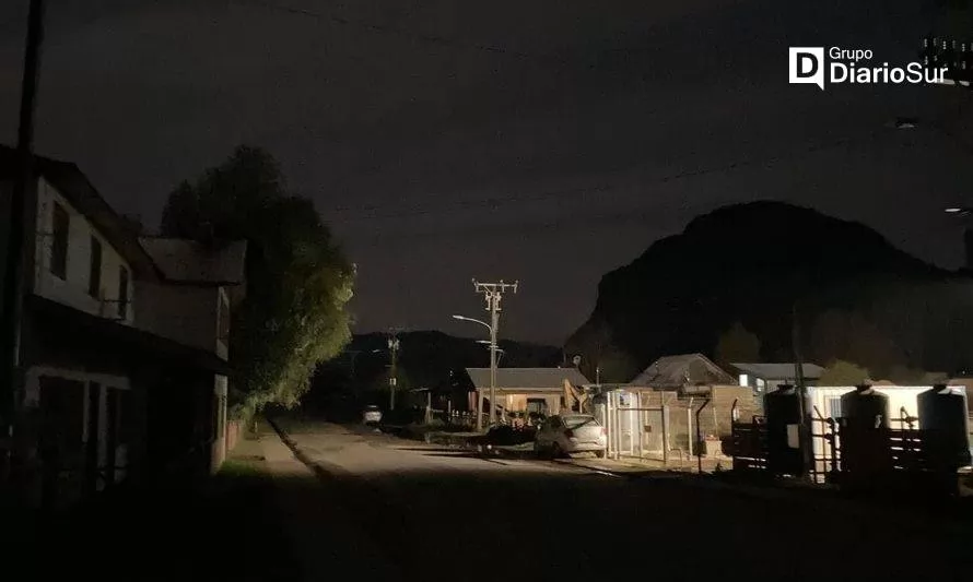 Vecinos de Llifén llevan al menos cinco noches sin luz en el alumbrado público