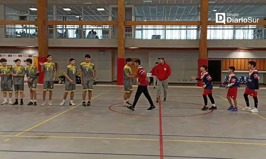 Juegos Deportivos Escolares en Los Ríos tienen a sus primeros finalistas regionales en Balonmano sub-14