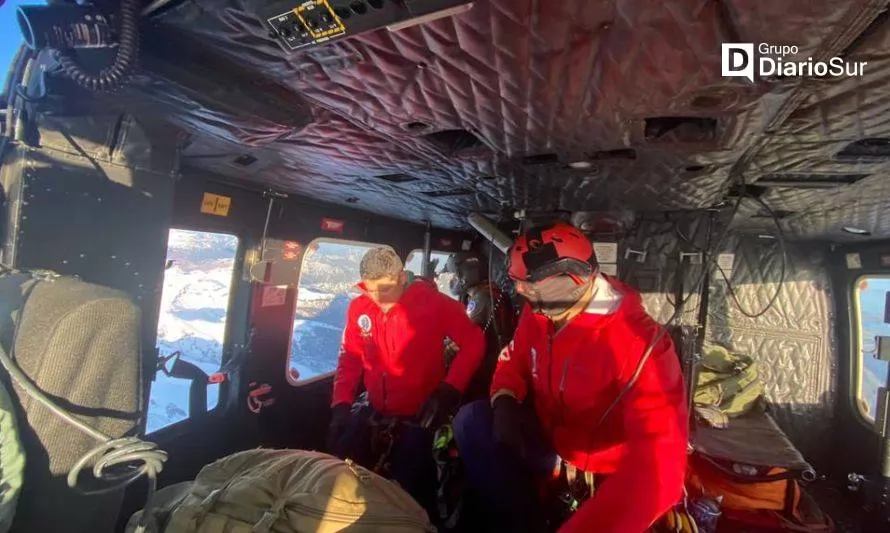 Rescatan con vida a uno de los tres militares extraviados en el volcán Puntiagudo