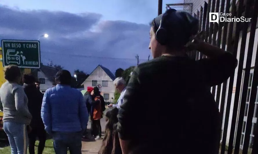Apoderados pasaron la noche esperando cupos para colegios en Valdivia