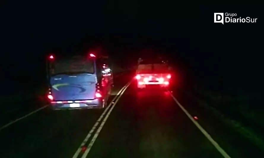 Video capta peligrosa maniobra de conductor de bus en ruta Valdivia-Paillaco 