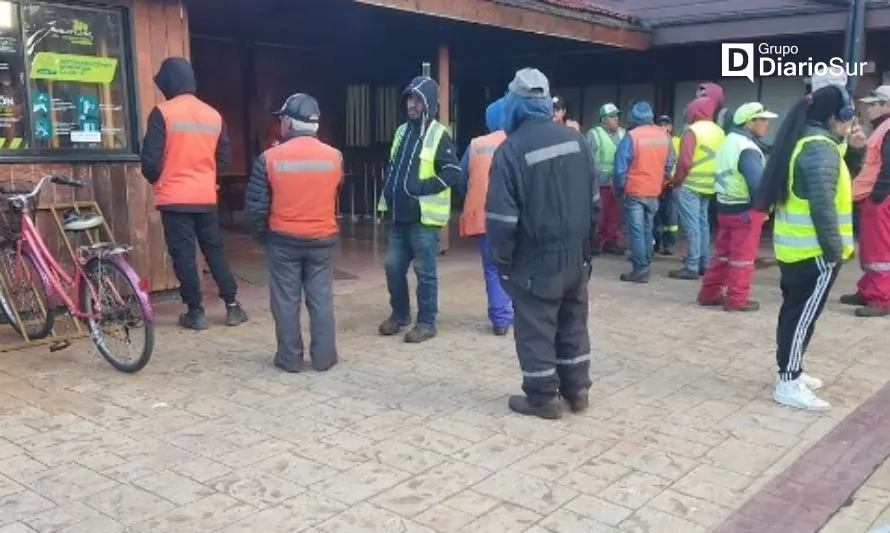 Trabajadores de Aseo de Paillaco paralizaron para exigir pago de remuneraciones