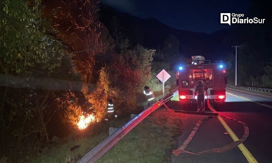 Vehículo volcó y se incendió en la ruta Futrono-Llifén