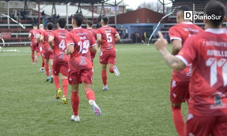 Jugadores de Deportes Valdivia denuncian sueldos impagos y el club arriesga sanciones