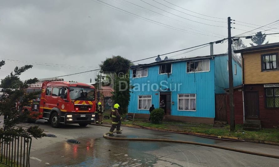 Incendio en Valdivia deja graves daños en vivienda: hay seis damnificados 