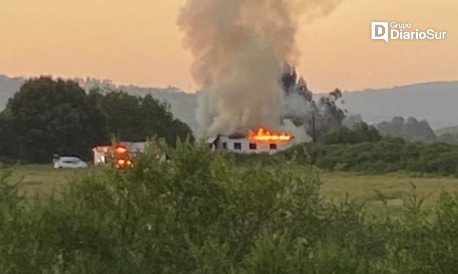 Bomberos acuden a incendio declarado en Paillaco