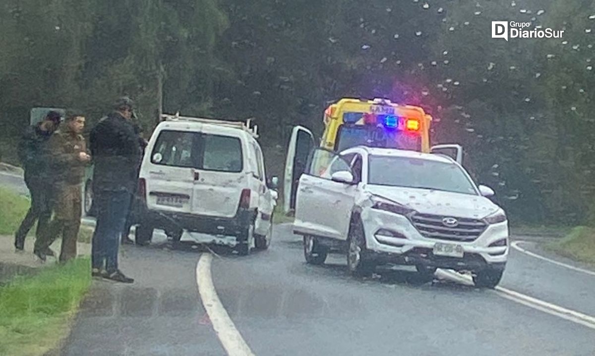 Alarma en Paillaco por colisión vehicular en ruta Paillaco-Itropulli