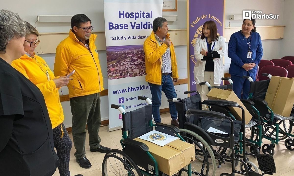 Donan sillas de ruedas para pacientes oncológicos del Hospital Base
