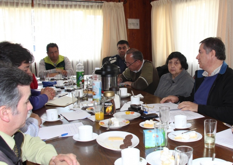 Funcionarios municipales de Futrono inician paro este lunes y el martes se suman Lago Ranco, Panguipulli y Valdivia