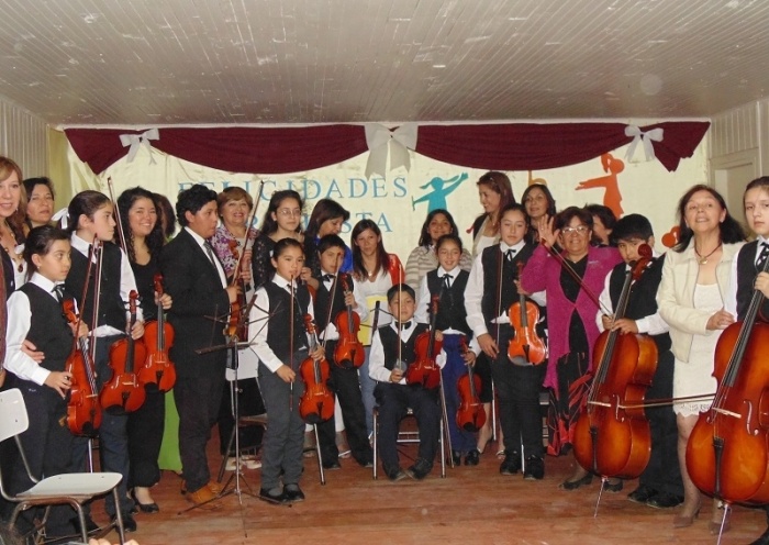 Escuela Rural Roberto Ojeda Torres de Reumén presentó su Orquesta de Cámara Infantil