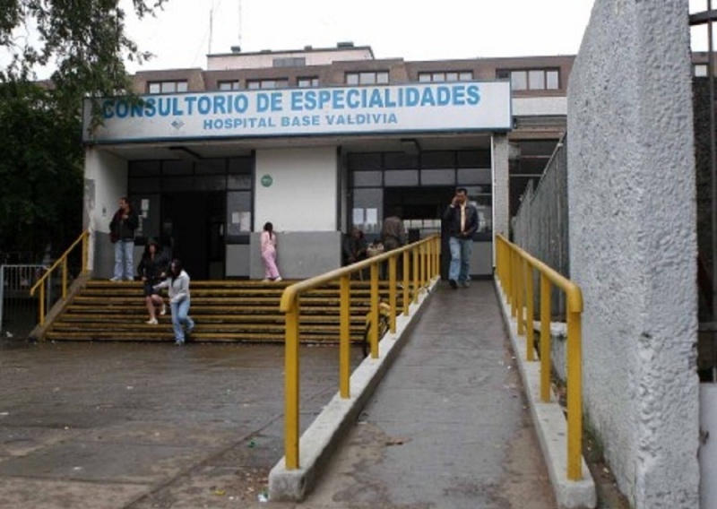 Concejales criticaron la decisión de prohibir a buses de comunas dejar pasajeros en el Hospital de Valdivia