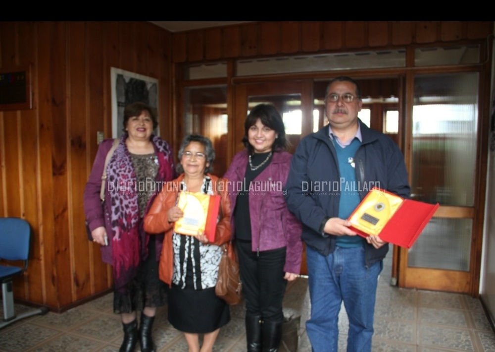 Biterma Barría y Sebastián Riffo fueron reconocidos en el Día del Asistente de la Educación