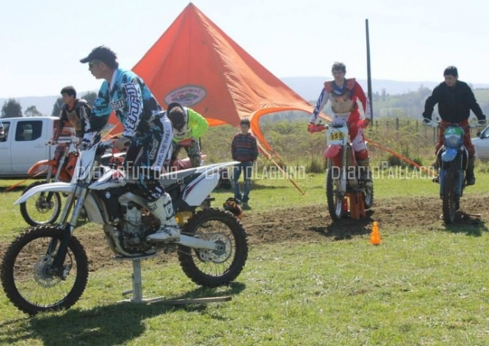 Pilotos de Los Ríos y Los Lagos aprendieron técnicas de motocross en Paillaco