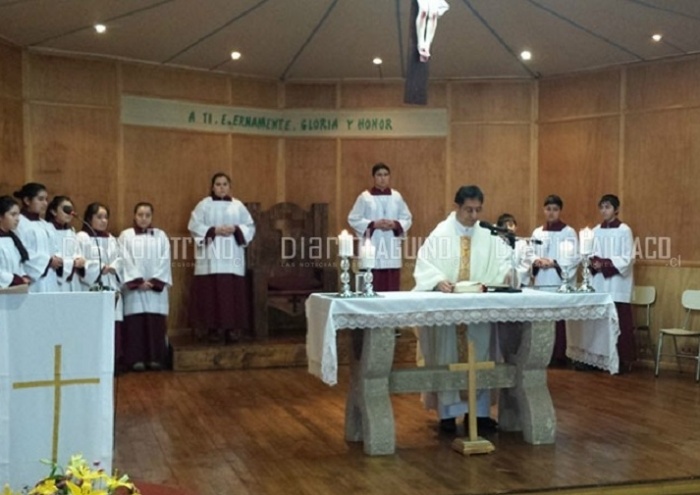 Padre Nelson Huaiquimil dio “millones y millones de gracias” en su última misa en Paillaco