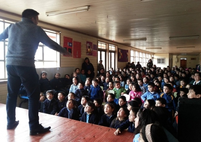 Escolares de Paillaco disfrutaron historias del mundo del cuenta cuentos