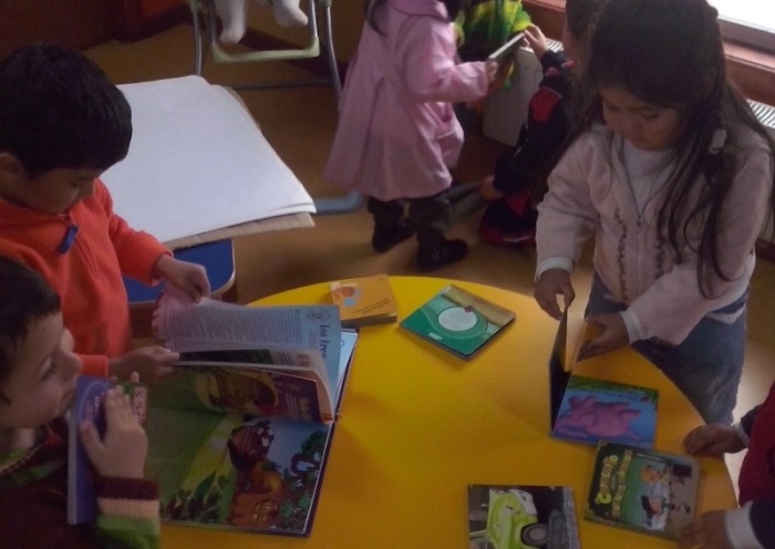Jardines infantiles de Pichirropulli y Paillaco celebraron el Día del Libro