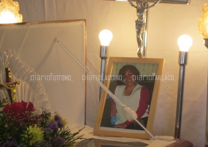 El cuerpo de María Cossio ya es velado en su casa de Paillaco