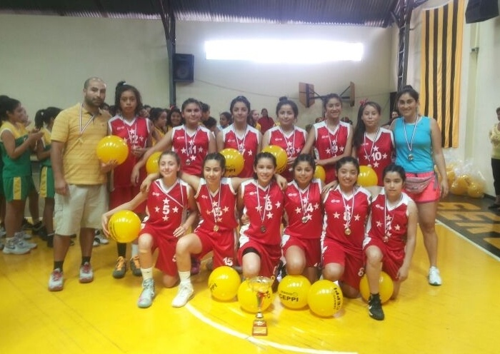 Selección de básquetbol Sub-13 de Los Ríos obtuvo segundo lugar en campeonato realizado en Santiago