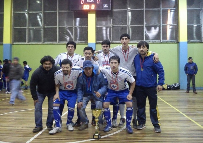 Cruz Azul e Independencia son los campeones de las series honor y senior del Fútbol de Barrios 2014