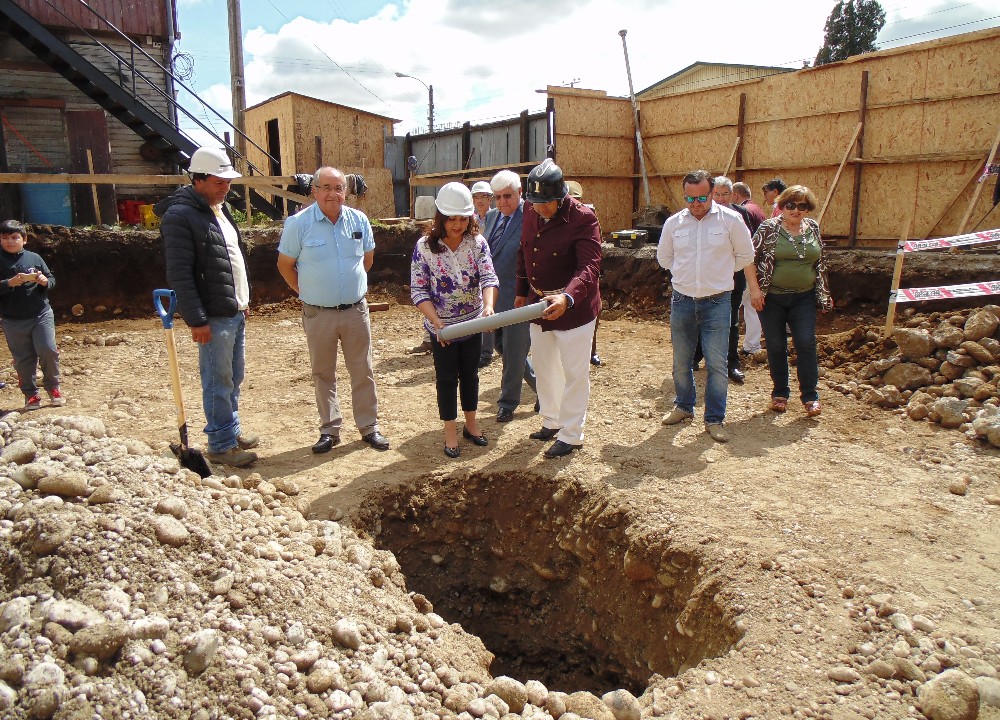 Instalaron la primera piedra del nuevo cuartel de la Primera Compañía de Bomberos de Paillaco
