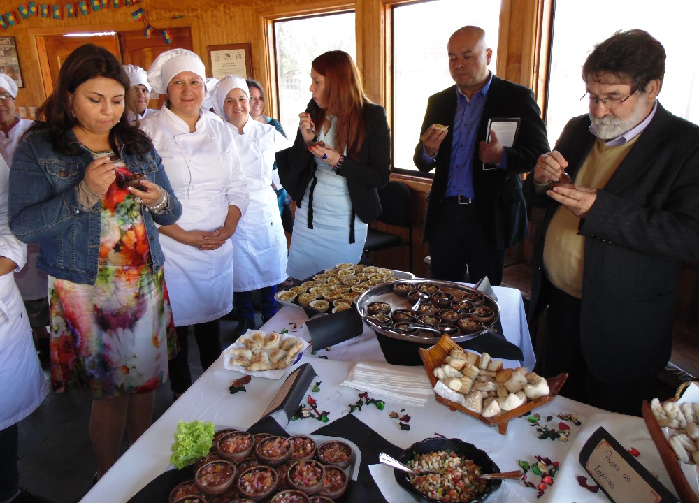 Curso de Cocina y Coctelería Mapuche en Paillaco finalizó con una deliciosa muestra gastronómica