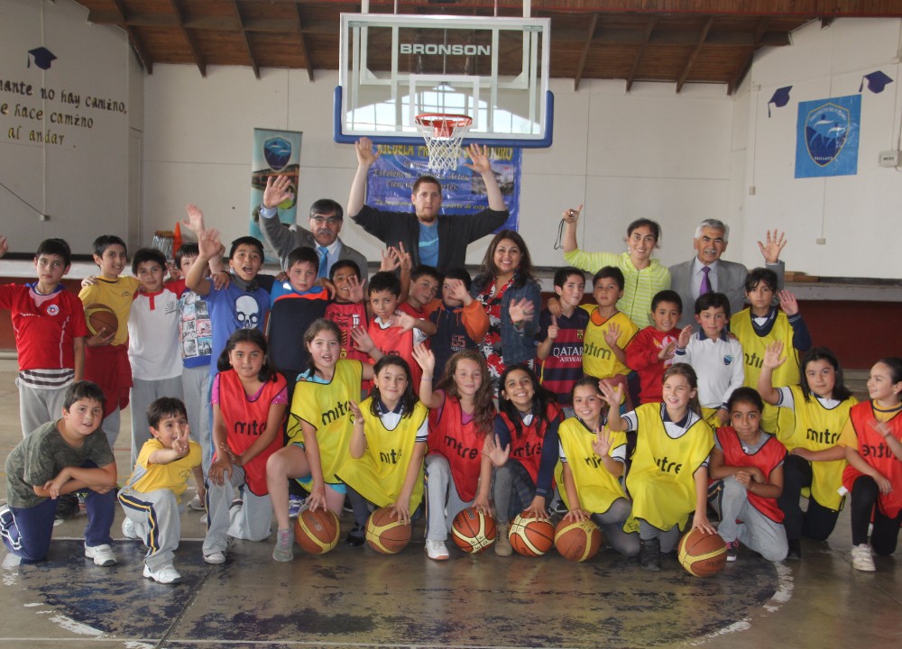 Escuela Proyecto de Futuro recibió nuevos tableros para fortalecer su escuela formativa de básquetbol