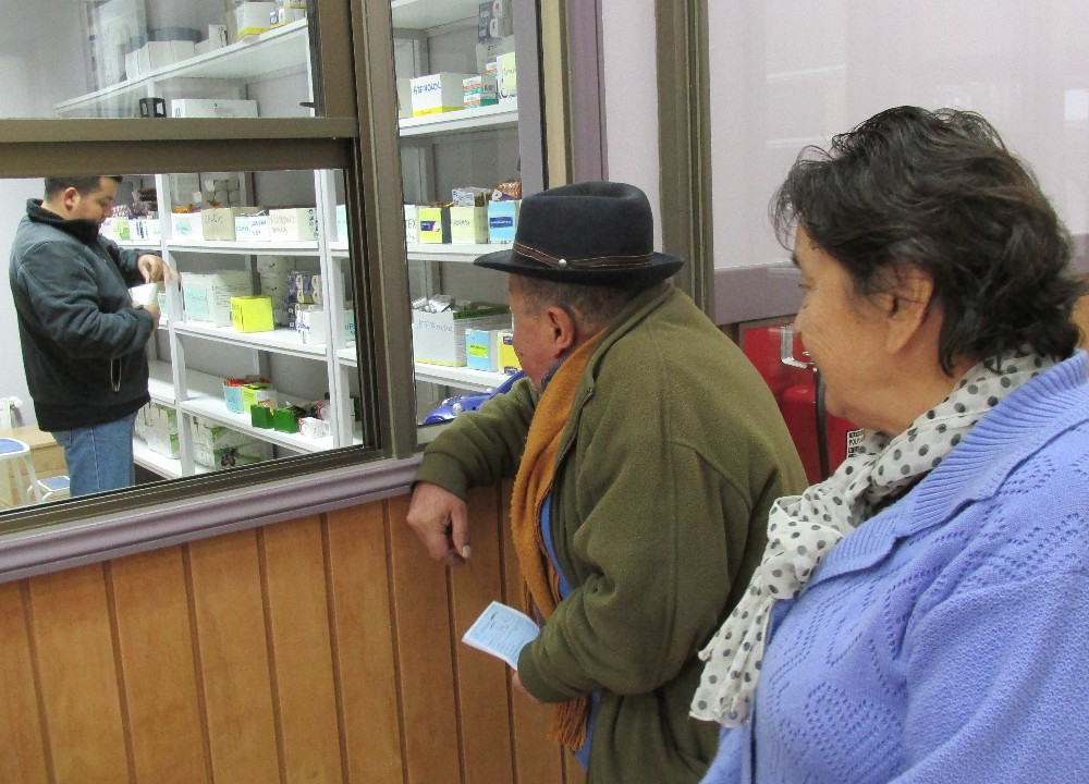 Usuarios felices en primera ronda médica en Posta de Santa Rosa
