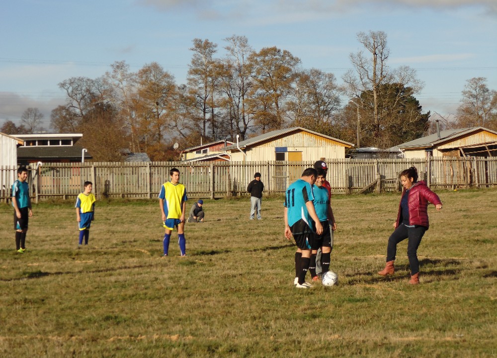 Comunidad de Santa Filomena celebró primer partido de fútbol en la nueva cancha del sector