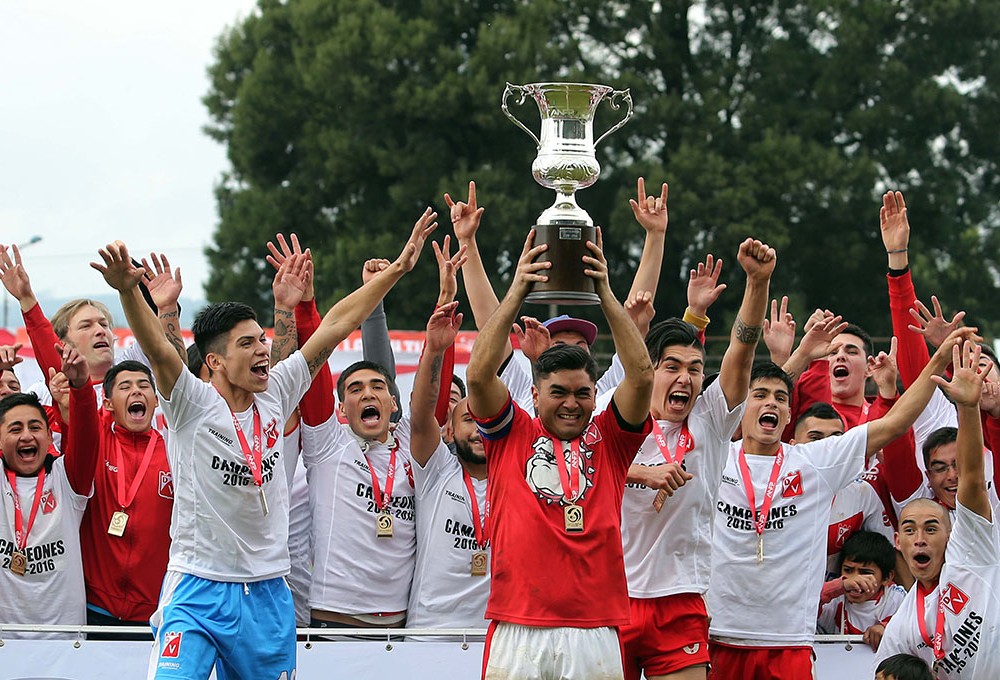 Escolares de Paillaco conocerán la copa de campeón de Deportes Valdivia