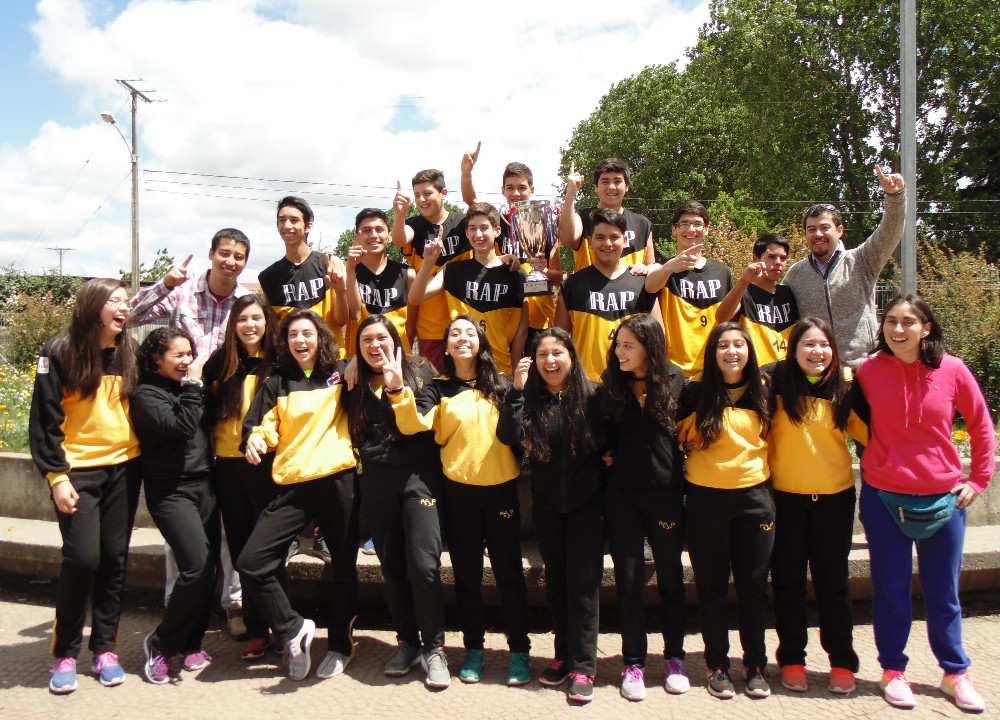 Liceo de Paillaco reconoció desempeño deportivo de estudiantes que practican básquetbol