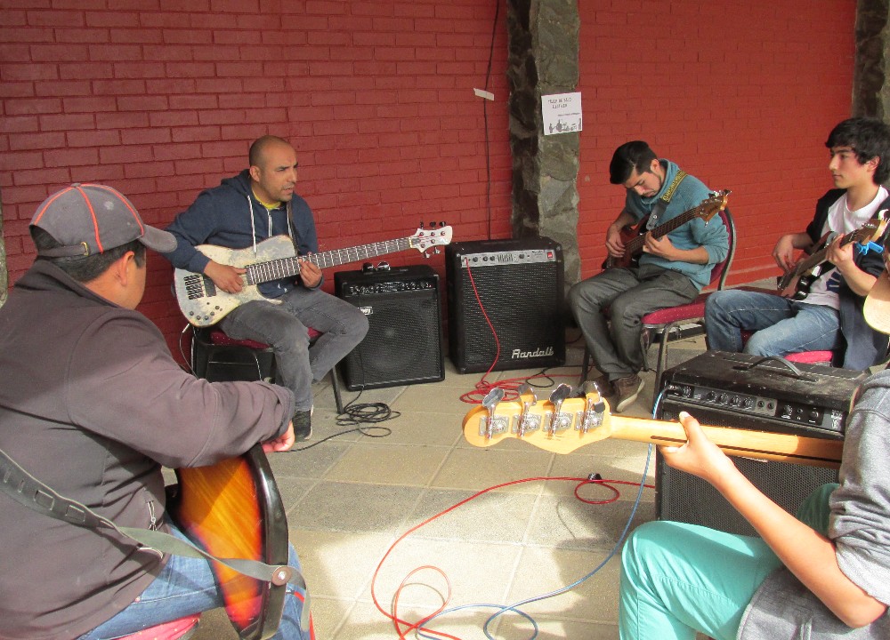 Jóvenes de Paillaco fortalecieron sus habilidades musicales con clínicas de diversos intrumentos