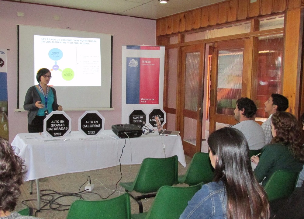 Profesionales de Salud y Educación de Paillaco participaron en capacitación sobre etiquetado nutricional 