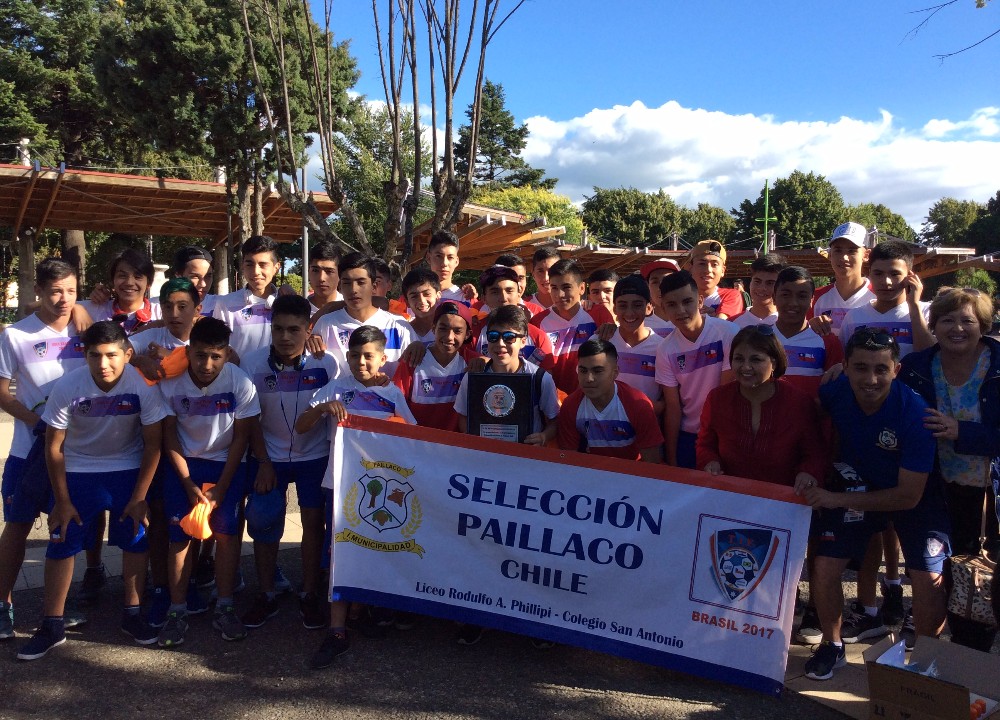 Paillaco ofreció cariñosa despedida a delegación de estudiantes que participarán en torneo de fútbol en Brasil