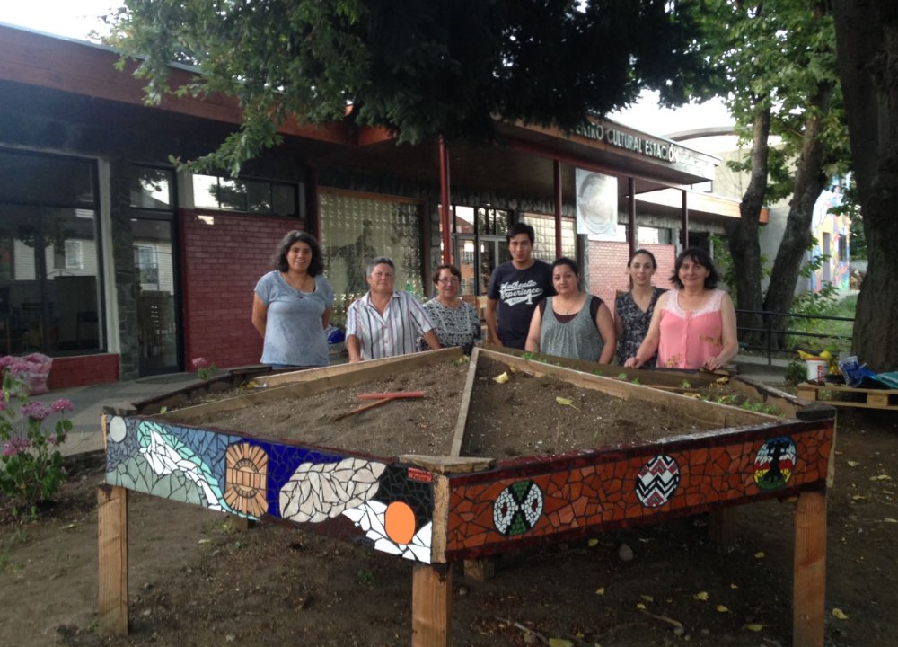 Agrupación de Mosaiquistas de Paillaco hermosean espacios públicos con su arte