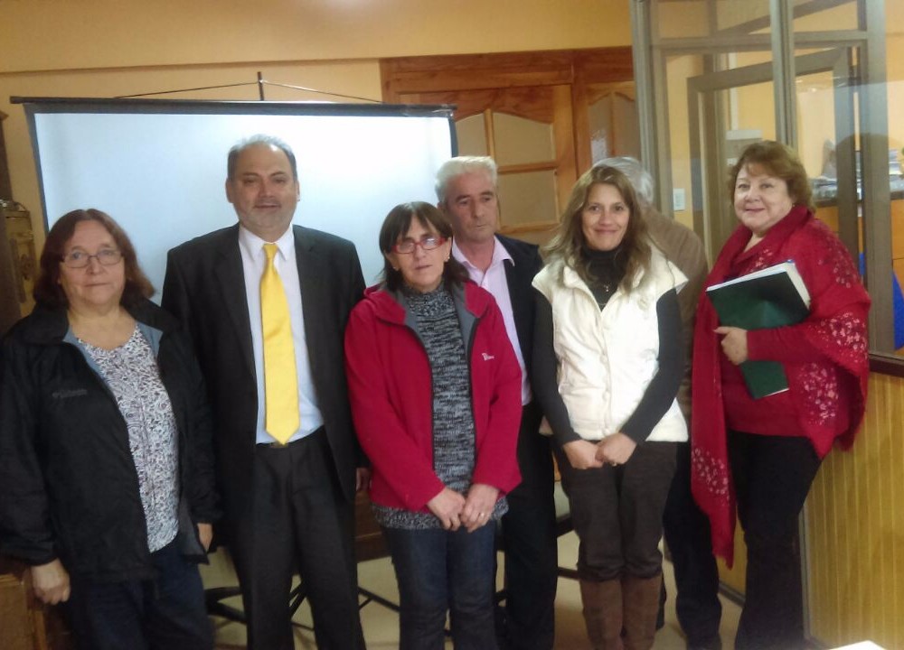 Municipio de Paillaco entregó incentivo de retiro docente a tres profesores y una asistente de la educación
