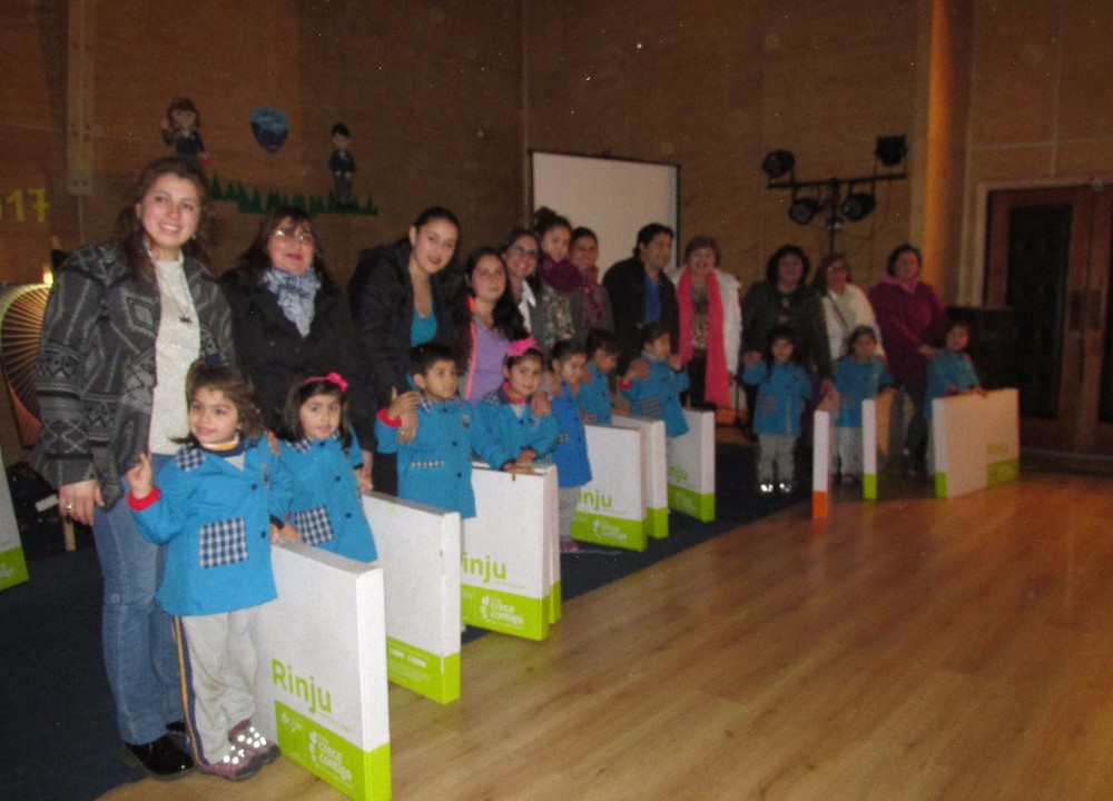 Niños y niñas de pre kinder de Paillaco recibieron Rincón de Juegos 